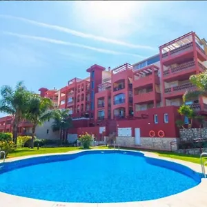 Hermoso alquiler -Piscina - Playa - campo de Golf Apartamento