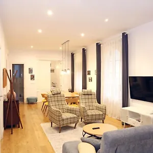 https://piso-exclusivo-frente-al-casco-viejo.bilbaohotelsspain.com