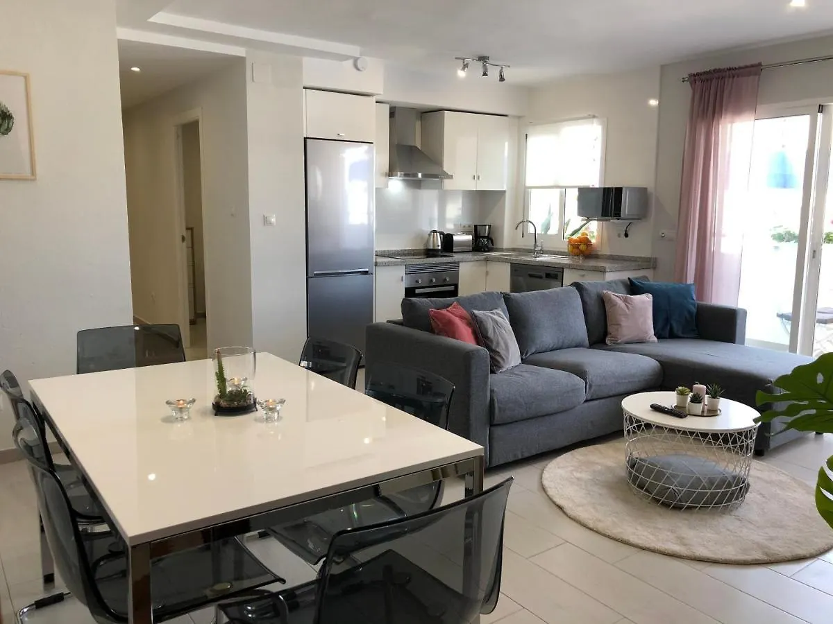 Victoria Luxury Beachfront Apartment In Benalmadena Costa 0*,  Espanha